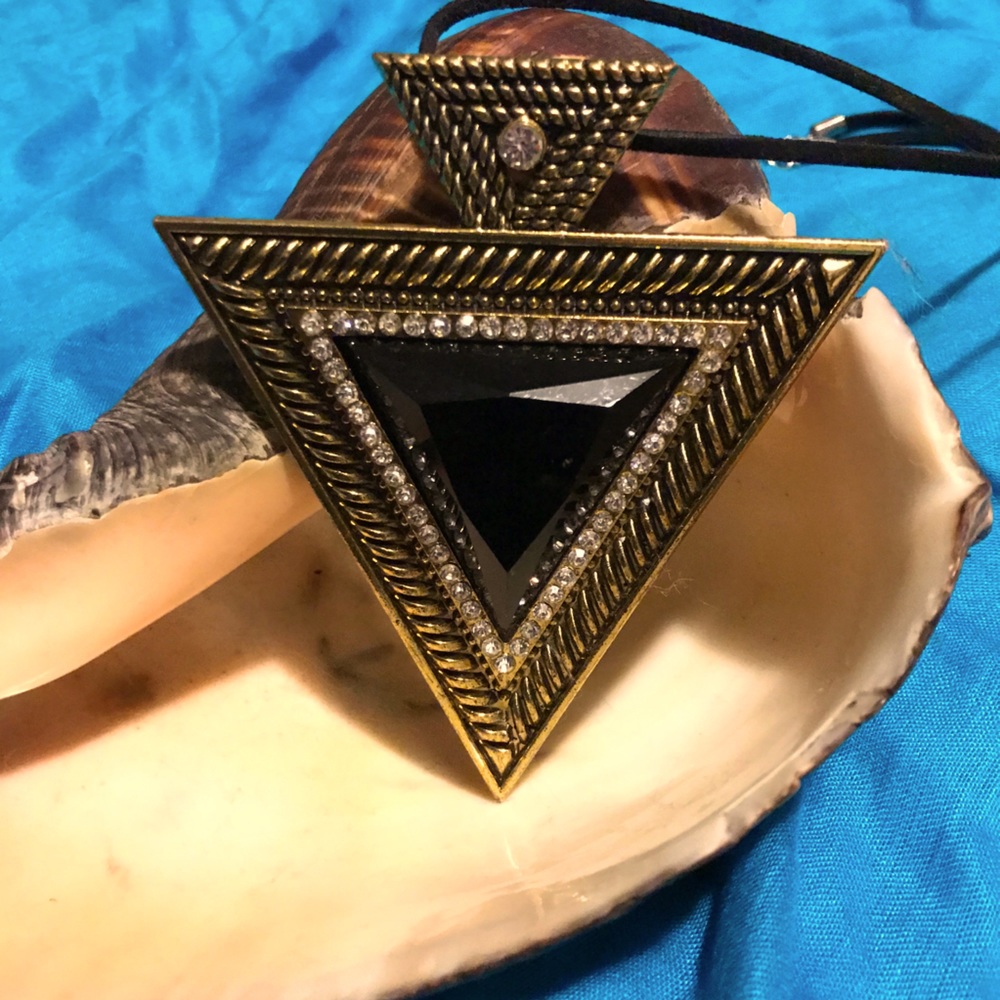 Oracle Amulet Necklace with Faux Onyx